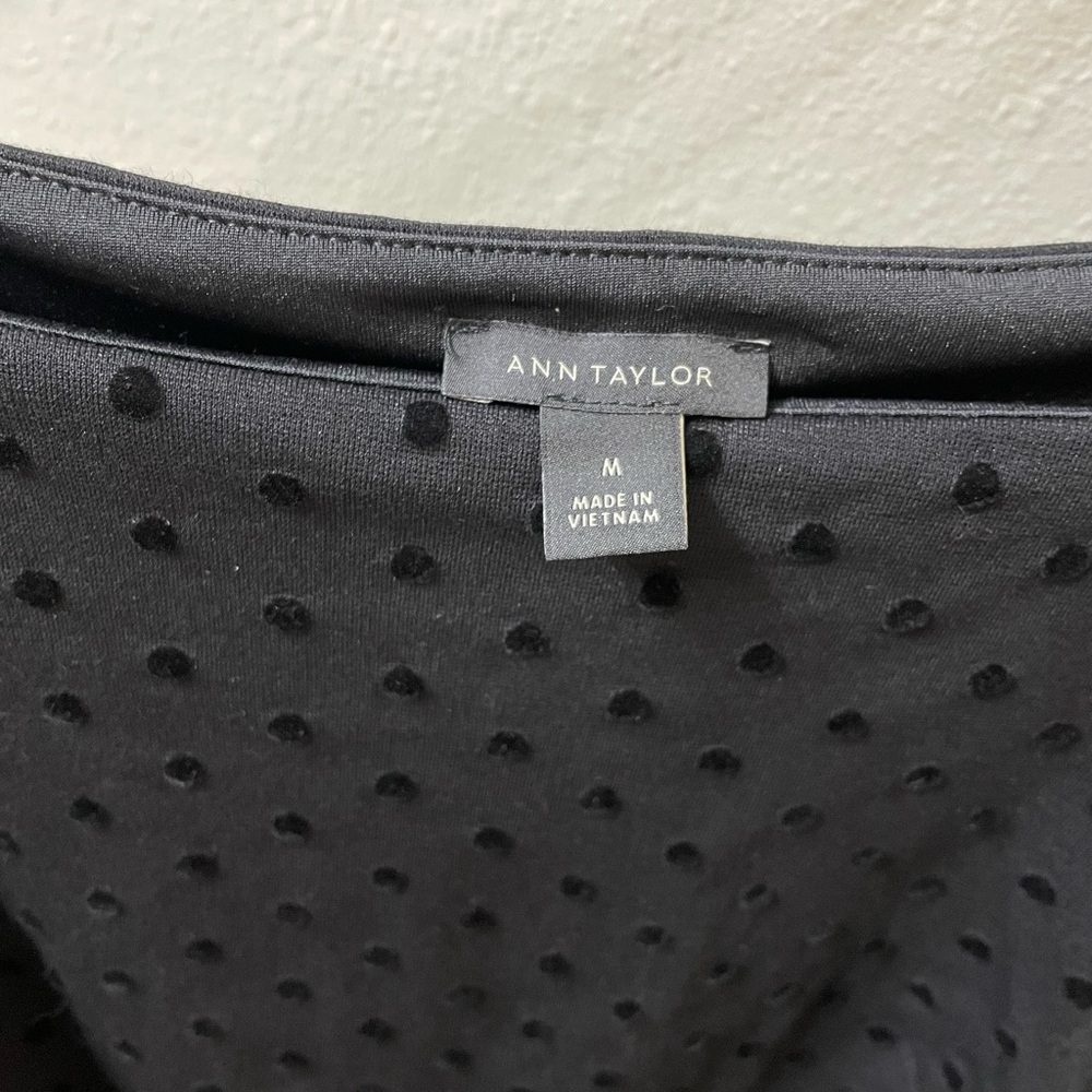 Ann Taylor Black Swiss Dot Boatneck Blouse Gathered Shoulder & 3/4 Sleeve Sz M - Picture 2 of 12